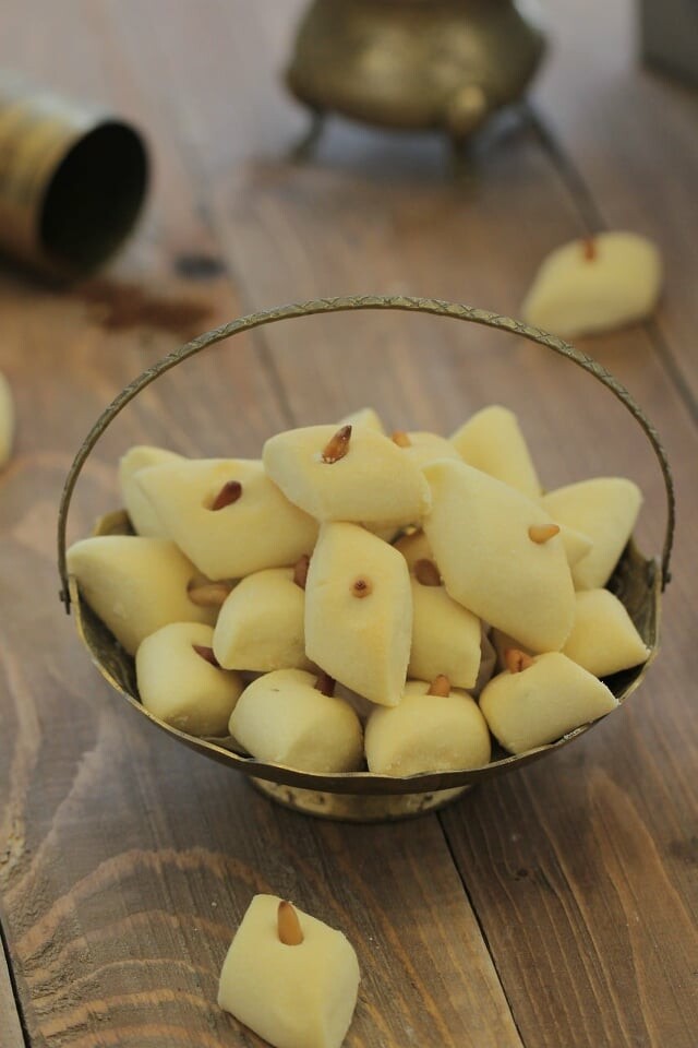 غريبة صنوبر